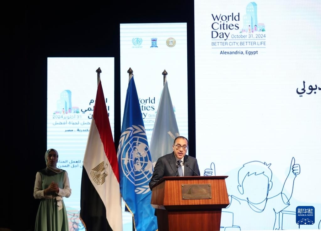 10月31日，在埃及亞歷山大，埃及總理馬德布利在活動(dòng)上致辭。新華社記者 王東震 攝