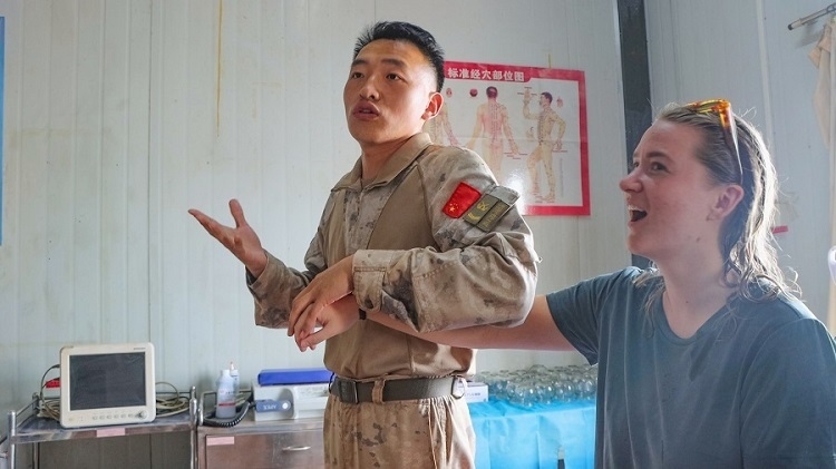 體驗(yàn)中醫(yī)針灸。羅詩穎攝