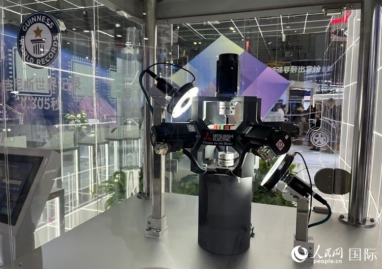 三菱電機開發(fā)的魔方機器人是吉尼斯世界紀錄保持者。人民網(wǎng)記者 陳思攝