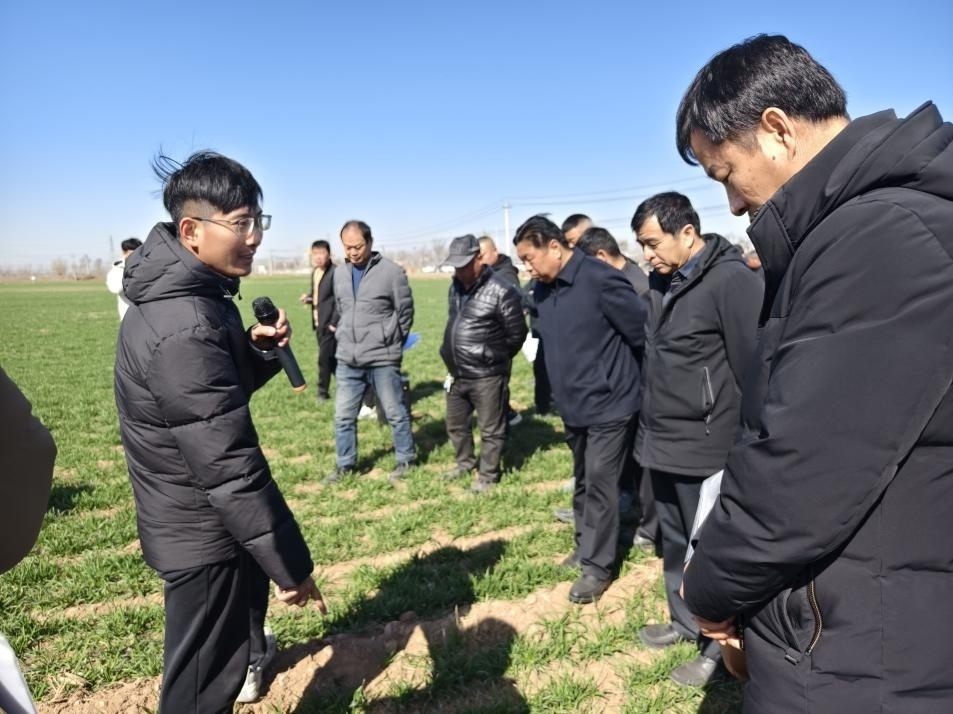 科技小院的“學生專家”（左一）。受訪者供圖