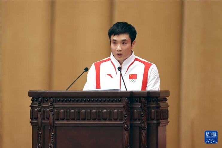 11月15日，跳水運(yùn)動(dòng)員曹緣在報(bào)告會(huì)上發(fā)言。新華社記者 李明 攝