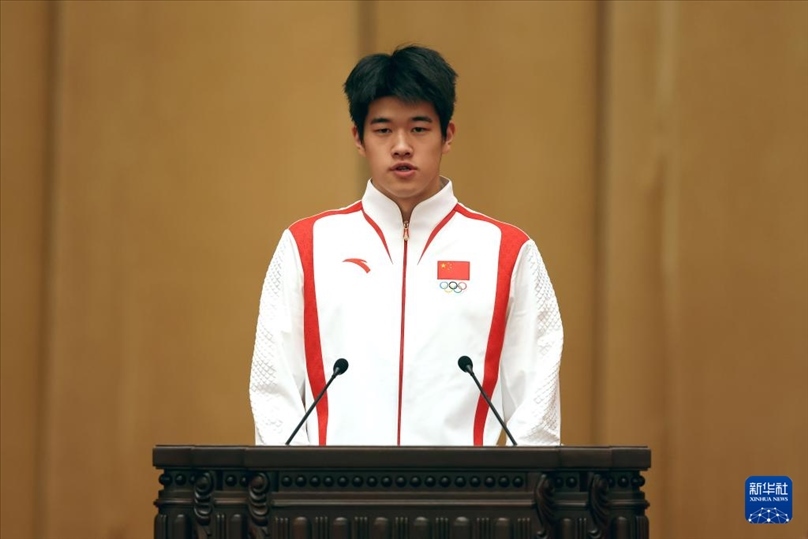 11月15日，游泳運(yùn)動(dòng)員潘展樂在報(bào)告會(huì)上發(fā)言。新華社記者 李明 攝