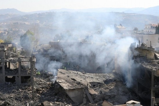 這是10月16日在黎巴嫩南部城鎮(zhèn)加納拍攝的遭摧毀的建筑。新華社發(fā)（阿里·哈希紹攝）