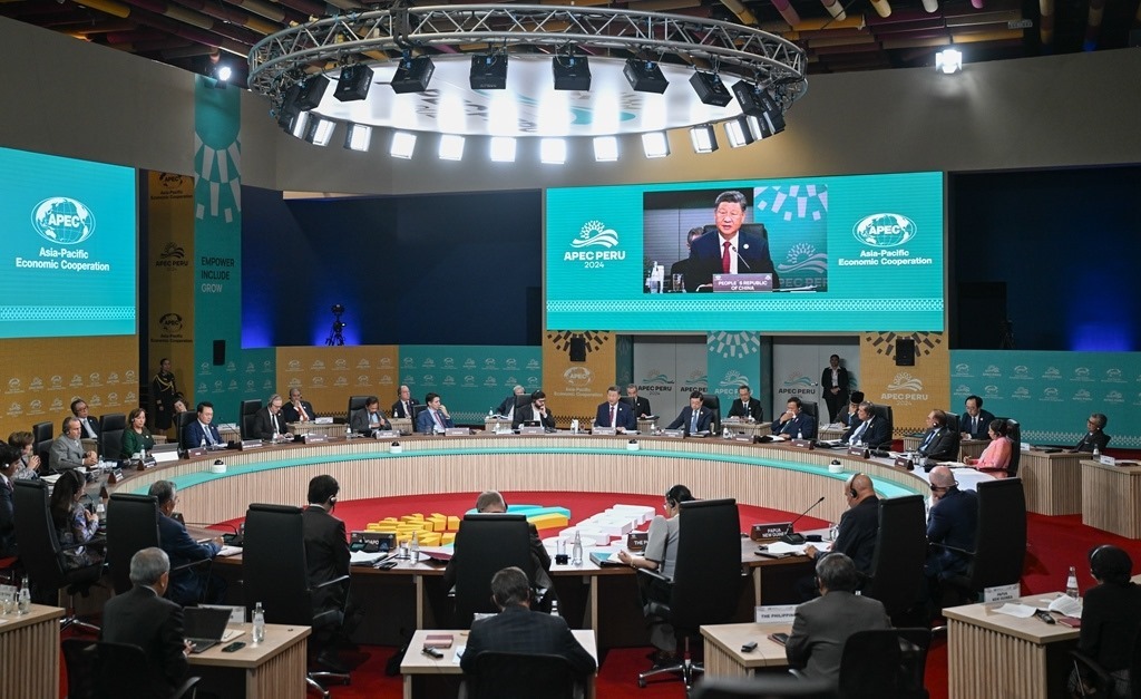 當(dāng)?shù)貢r間11月16日上午，亞太經(jīng)合組織第三十一次領(lǐng)導(dǎo)人非正式會議在秘魯利馬會議中心舉行。國家主席習(xí)近平出席會議并發(fā)表題為《共擔(dān)時代責(zé)任 共促亞太發(fā)展》的重要講話。新華社記者 謝環(huán)馳 攝