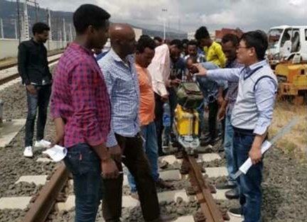 山東職業(yè)學(xué)院開展亞吉鐵路運(yùn)營技術(shù)培訓(xùn)。教育部職業(yè)教育與成人教育司供圖