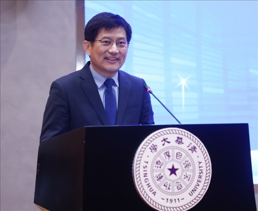 清華大學國家治理研究院執(zhí)行院長、清華大學計算社會科學與國家治理實驗室執(zhí)行主任孟慶國教授演講。供圖單位：清華大學國家治理研究院