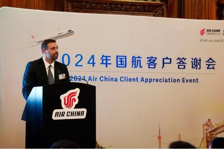 英國48家集團俱樂部主席杰克·佩里發(fā)表致辭。吳若鳴攝