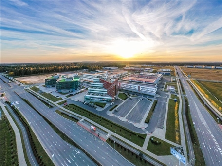 這是當(dāng)?shù)貢r(shí)間2021年10月19日在白俄羅斯首都明斯克郊區(qū)拍攝的中白工業(yè)園。