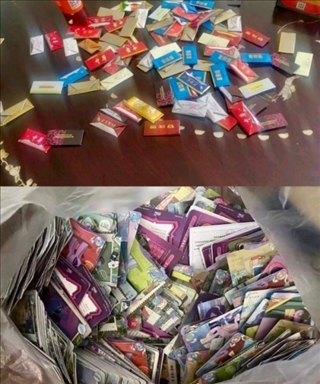 孩子們收集的煙卡、卡牌。受訪者供圖