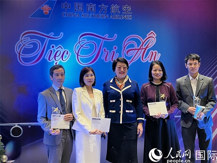 中越航司界代表在交流會上合影。人民網(wǎng)記者 楊曄攝