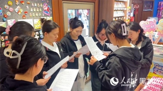 工會(huì)組織企業(yè)職工開(kāi)展技能培訓(xùn)活動(dòng)。人民網(wǎng)記者 張哲鑫攝