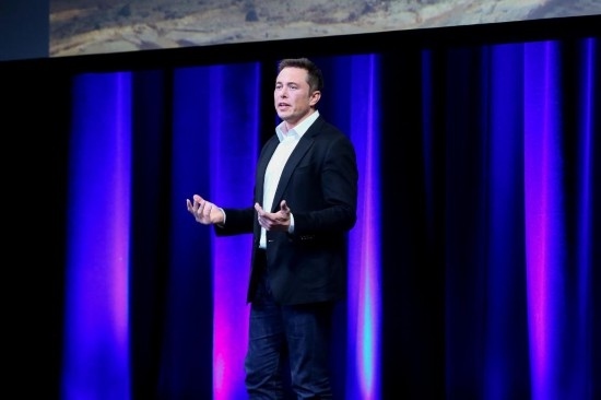  2017年9月29日，在澳大利亞阿德萊德，美國企業(yè)家埃隆·馬斯克在第68屆國際宇航大會閉幕式前做主旨演講。新華社發(fā)（閆寒攝）