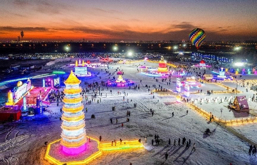 第四屆呼和浩特歡樂冰雪節(jié)活動現(xiàn)場。丁根厚攝