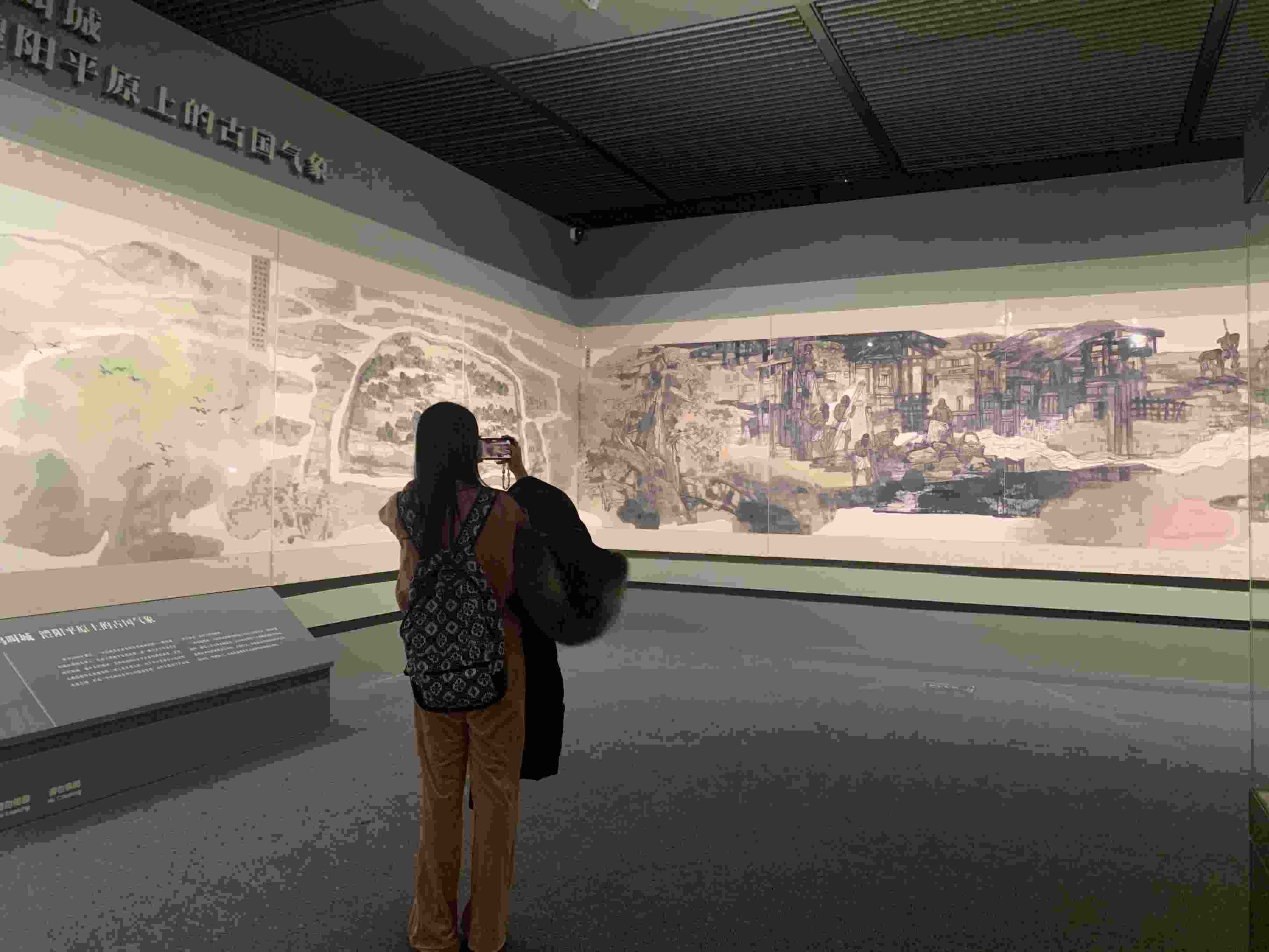 觀眾正在參觀展覽。國博供圖