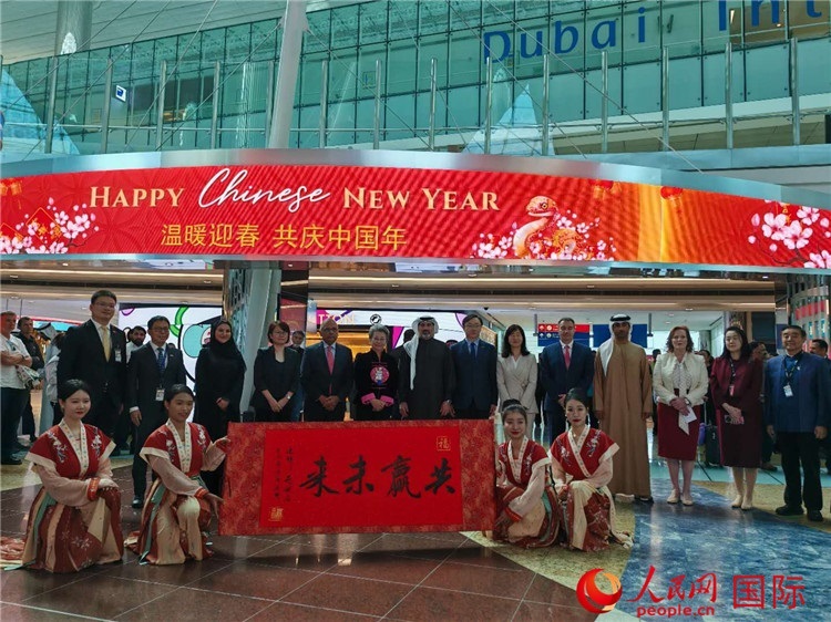 1月22日，“溫暖迎春·共慶中國(guó)年”中國(guó)新年慶典活動(dòng)在迪拜國(guó)際機(jī)場(chǎng)舉行。人民網(wǎng)記者 張志文攝