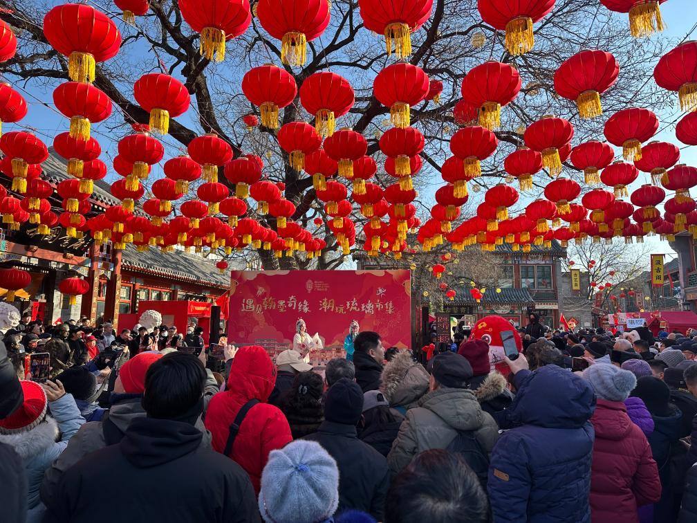 1月29日，市民游客在北京廠甸廟會感受濃濃年味。新華社記者 楊淑君 攝