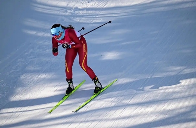 2月9日，中國隊選手巴亞尼·加林在比賽中。新華社記者 張龍攝