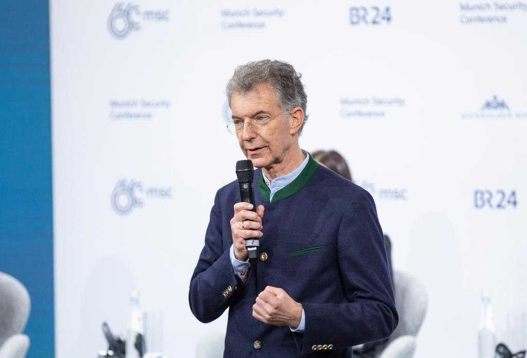 2024年2月18日，慕安會(huì)主席克里斯托夫·霍伊斯根在德國慕尼黑舉行的第60屆慕尼黑安全會(huì)議上發(fā)表閉幕致辭。新華社記者 張帆 攝