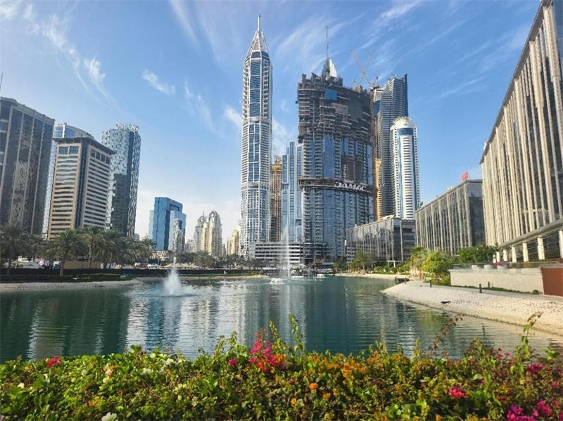 正在建設(shè)中的卡瓦利卡薩高層住宅項(xiàng)目（圖中有腳手架建筑）。 中建中東供圖 