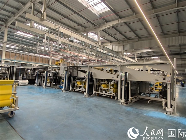 森麒麟在科技城的工廠內(nèi)部。人民網(wǎng)記者 黃培昭攝