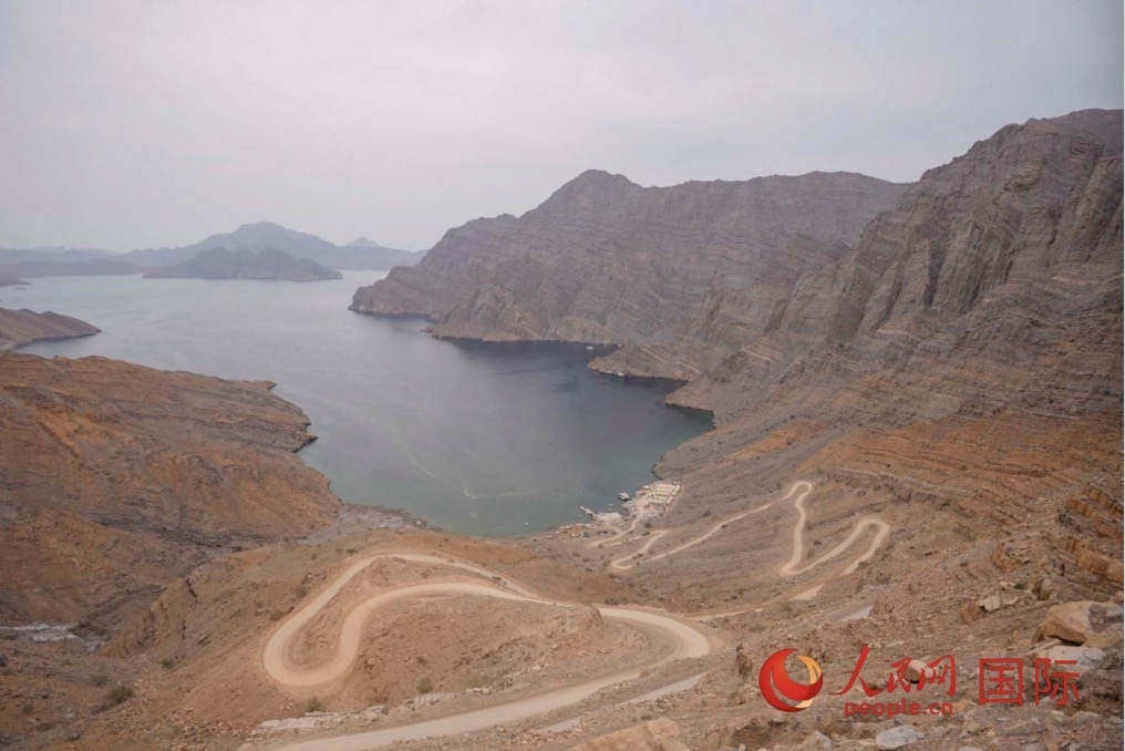 圖為阿曼北部穆桑代姆峽灣。人民網(wǎng) 塔里克·易卜拉欣攝