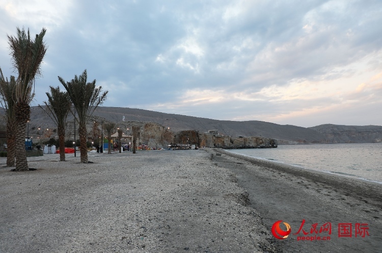 圖為阿曼穆桑代姆一處海灘公園。人民網(wǎng)記者 沈小曉攝