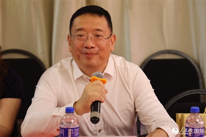 巴西文協(xié)主席上官建峰在座談會(huì)上致辭。人民網(wǎng)記者 陳海琪攝