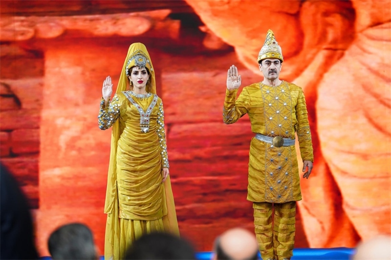 伊拉克時(shí)尚館舉辦的時(shí)裝展上，模特展示亞述時(shí)期服飾。伊拉克時(shí)尚館供圖