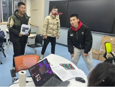 智能無(wú)人系統(tǒng)“做中悟”高階項(xiàng)目式課程。校方供圖