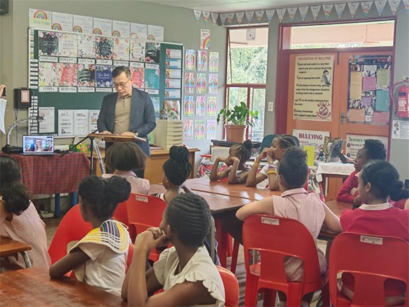 中國文化中心孔子課堂外方院長陸志雷博士發(fā)言。