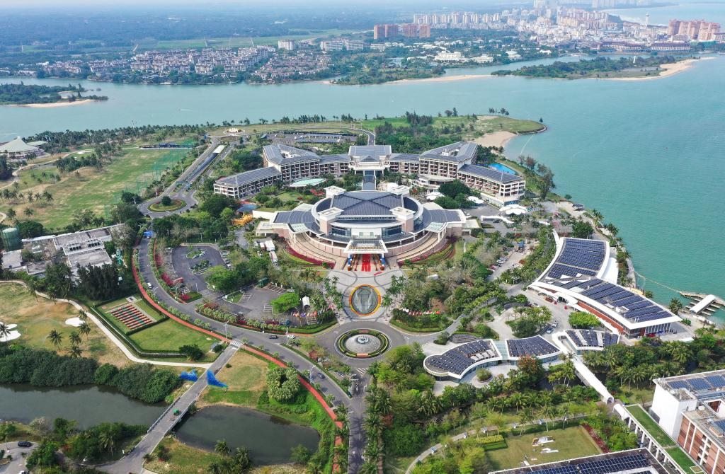 這是3月21日拍攝的博鰲亞洲論壇國(guó)際會(huì)議中心（無(wú)人機(jī)照片）。新華社記者 郭程 攝