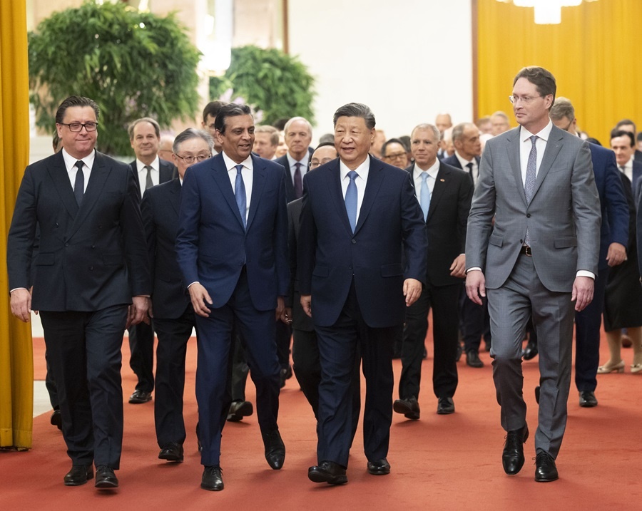 △3月28日上午，國家主席習近平在北京人民大會堂會見國際工商界代表。