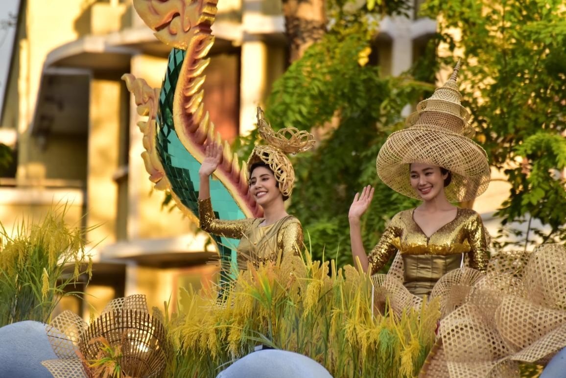 “祝福之河”花車以神龍形象象征水的神圣與豐饒，寓意祈福納祥。泰國國家旅游局供圖