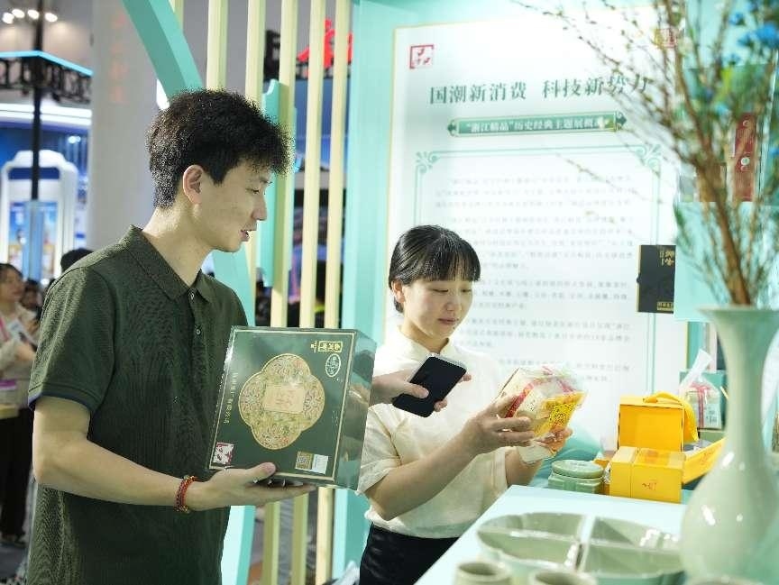 國潮新消費帶來科技文化消費新理念。人民網(wǎng)記者 張力洋攝