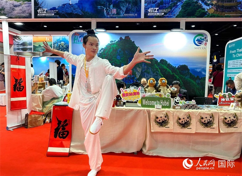 中國武當(dāng)功夫走進(jìn)東南亞，以精湛的武藝和飄逸的身姿詮釋中國武術(shù)的精髓。人民網(wǎng)記者 簡承淵攝