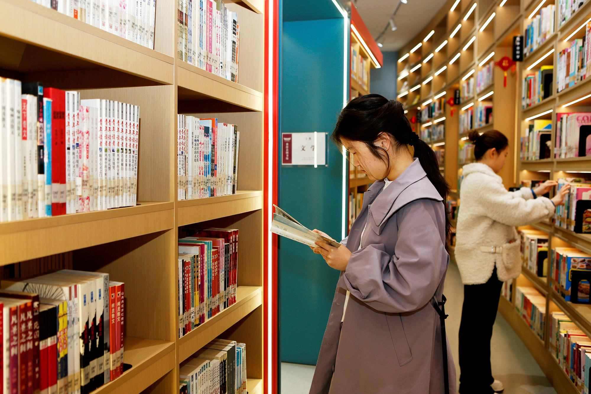 △2025年3月29日，讀者在山西臨汾市襄汾縣圖書館閱讀。