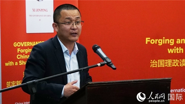 中非青年婦女協(xié)會主席、南非大學教授秦效順在讀書會上發(fā)言。人民網(wǎng) 劉暢攝