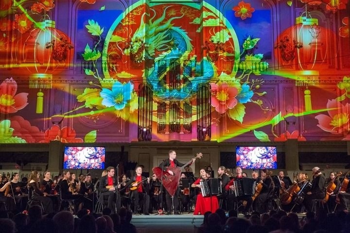 2025年2月6日，俄羅斯音樂(lè)家在圣彼得堡舉行的中俄新春音樂(lè)會(huì)上表演。新華社發(fā)（莫京娜 攝）