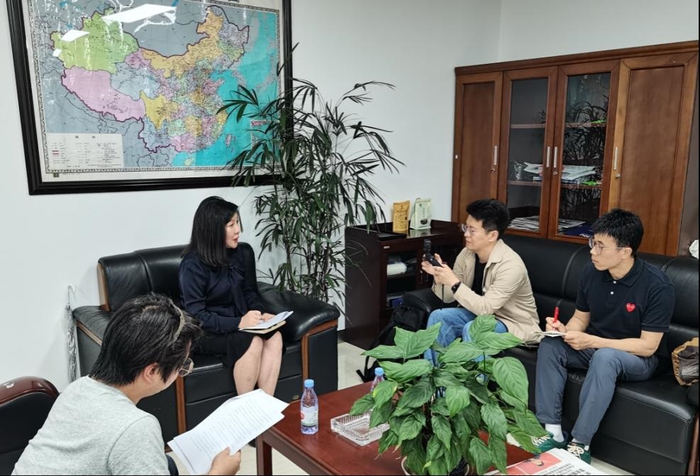 記者采訪企業(yè)跨境物流建設(shè)情況。人民網(wǎng) 孫啟凡攝