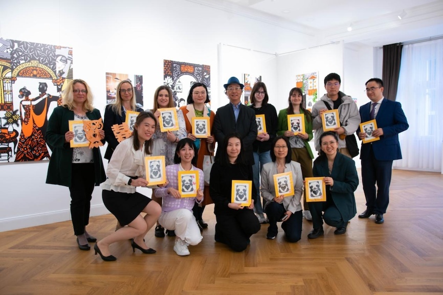 嘉賓合影。圖片由布達佩斯中國文化中心供圖