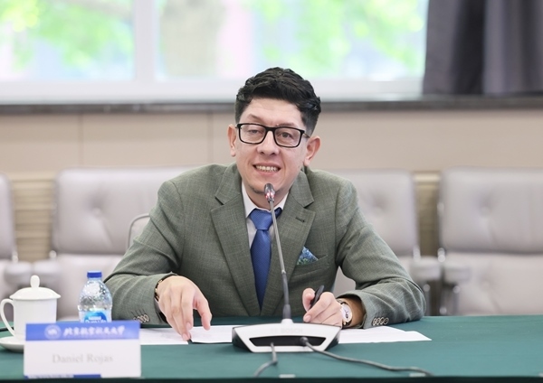 哥倫比亞教育部長丹尼爾?羅哈斯一行訪問北京航空航天大學。北航供圖