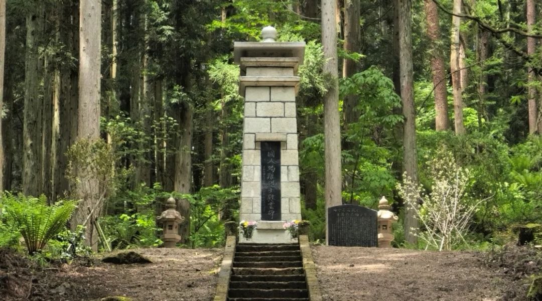 福島縣豬苗代町中國殉難勞工慰靈碑修繕完工暨植樹祭掃儀式舉行。中國駐新潟總領(lǐng)館供圖