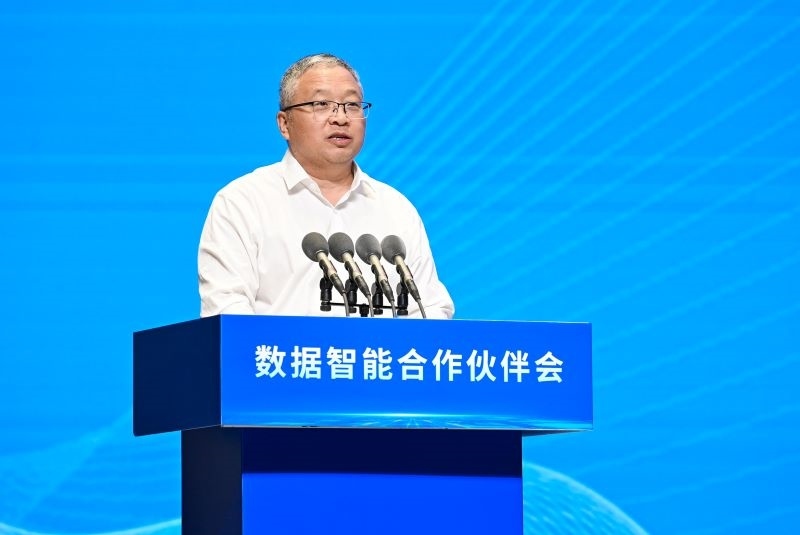 圖為豫資控股集團(tuán)黨委書記、董事長秦建斌。