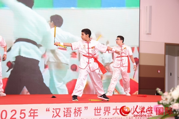 雙節(jié)棍表演。人民網(wǎng)記者任皓宇攝