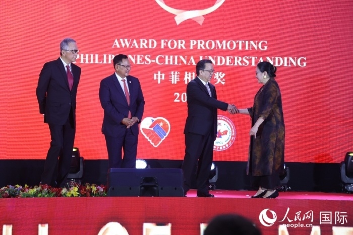 菲律賓前參議員許爾琦榮獲“終身成就獎(jiǎng)”。人民網(wǎng)記者樊帆 攝