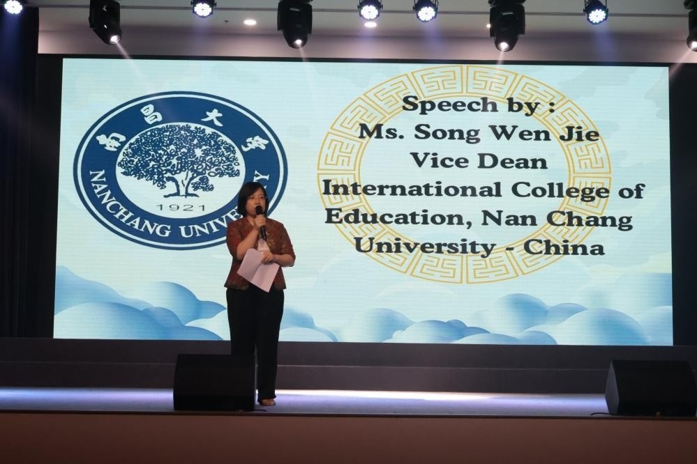 宋文杰致辭。哈山努丁大學(xué)孔子學(xué)院供圖